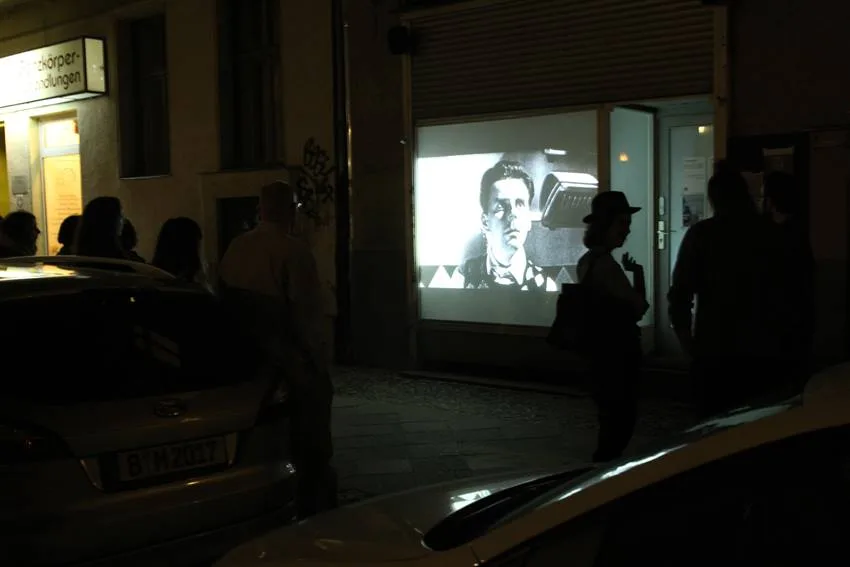 „Copy Shop“ bei „All Night Wrong“ – Projektraum LS43, Berlin, Foto: Jos Diegel