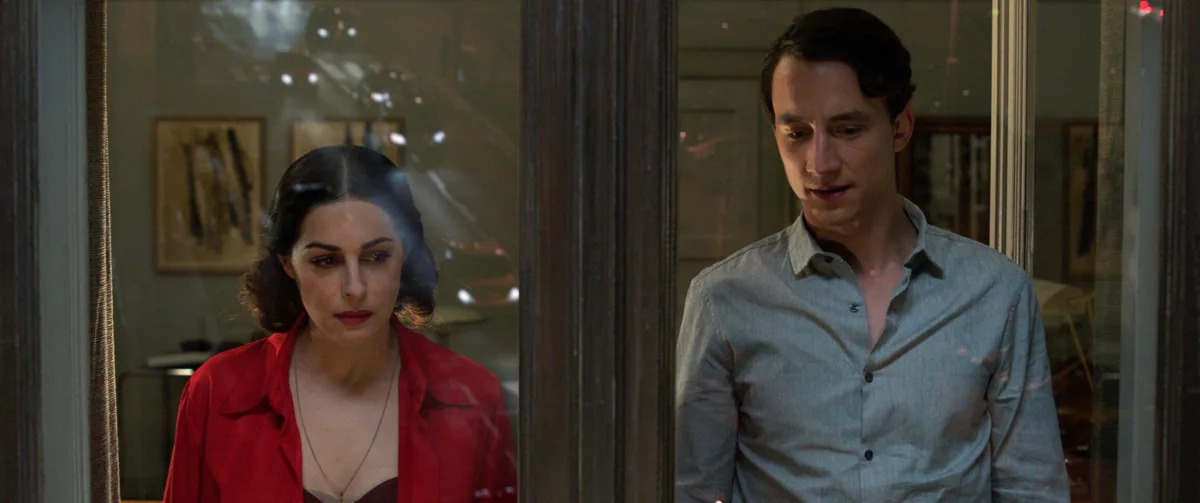 Einzelbild aus „Die Nacht der 1000 Stunden“, Amira Casar, Laurence Rupp. Kamera: Christian Berger