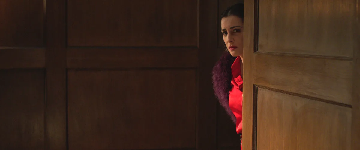 Einzelbild aus „Die Nacht der 1000 Stunden“, Amira Casar. Kamera: Christian Berger