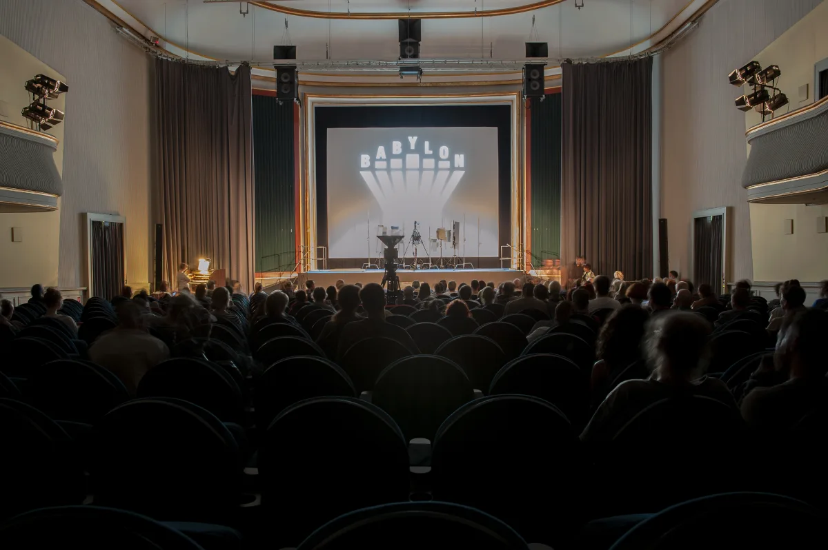 Dreharbeiten zu „tx-reverse“ im Kino Babylon Berlin, 12. Juli 2018. Foto: Alexander Grennigloh