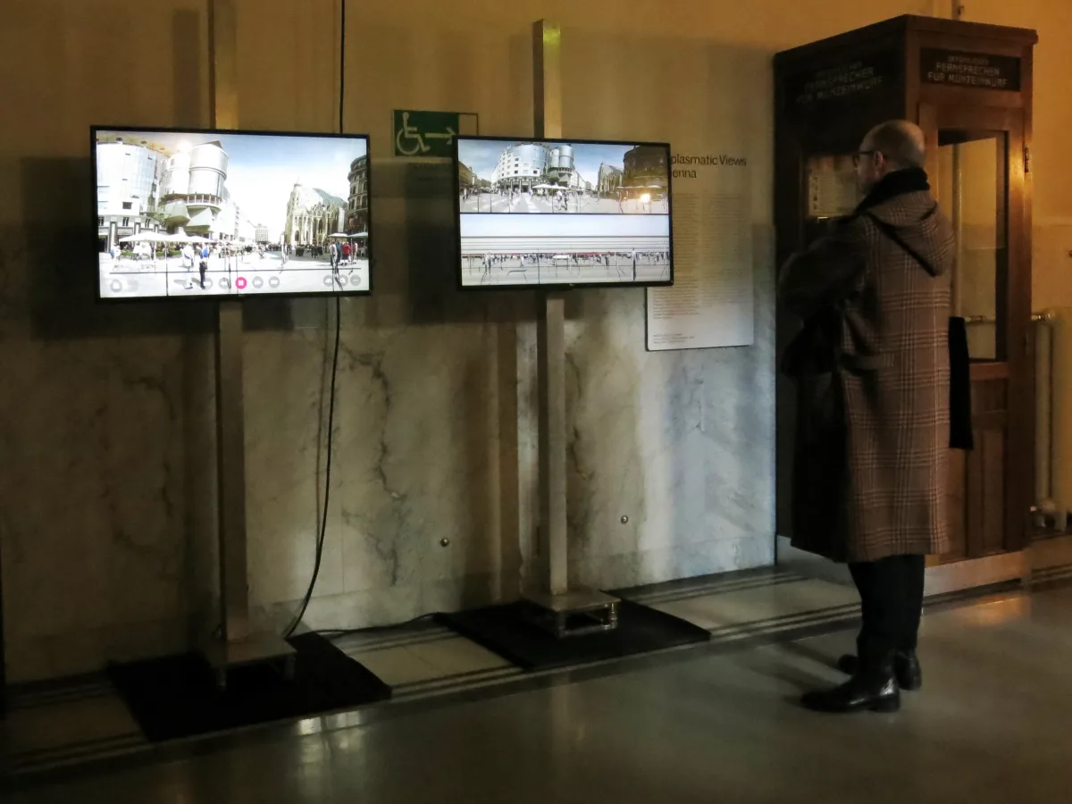 Videoinstallation „Teleplasmatic Views of Vienna“ von Martin Reinhart und Virgil Widrich bei der Foto Wien, Postsparkasse, 2019