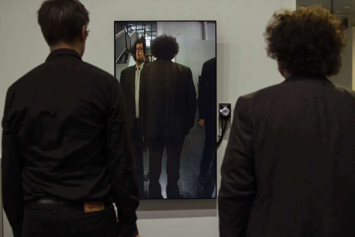 „tx-mirror“, Echtzeitinstallation von Martin Reinhart und Virgil Widrich, ZKM-Karlsruhe, 2018. Foto: Virgil Widrich