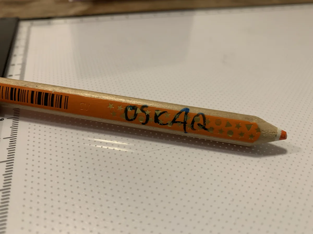 Oskars Stift, mit dem er im Sommer 2020 Bilder für „Es ist genau genug Zeit“ gezeichnet hat.