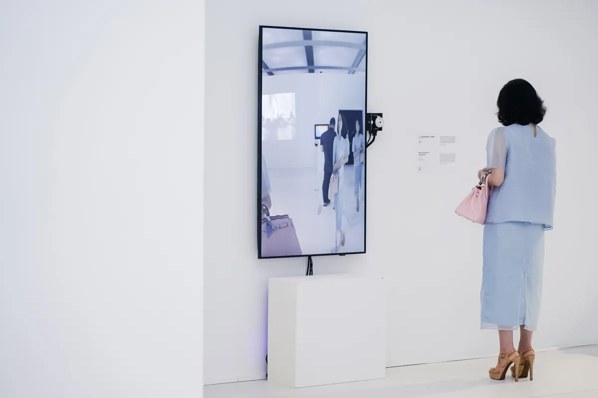 „tx-mirror“ in der Ausstellung „Art in Motion“ im Shenzhen Museum of Contemporary Art and Urban Planning, China, 2023