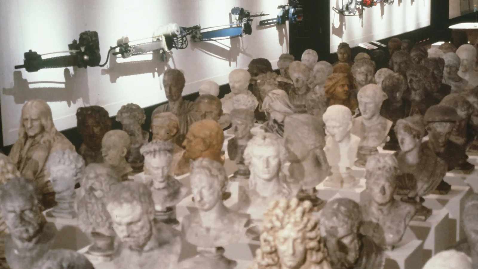 Peter Greenaway: „100 Objects to represent the World“, 1992. Foto: Manu Luksch