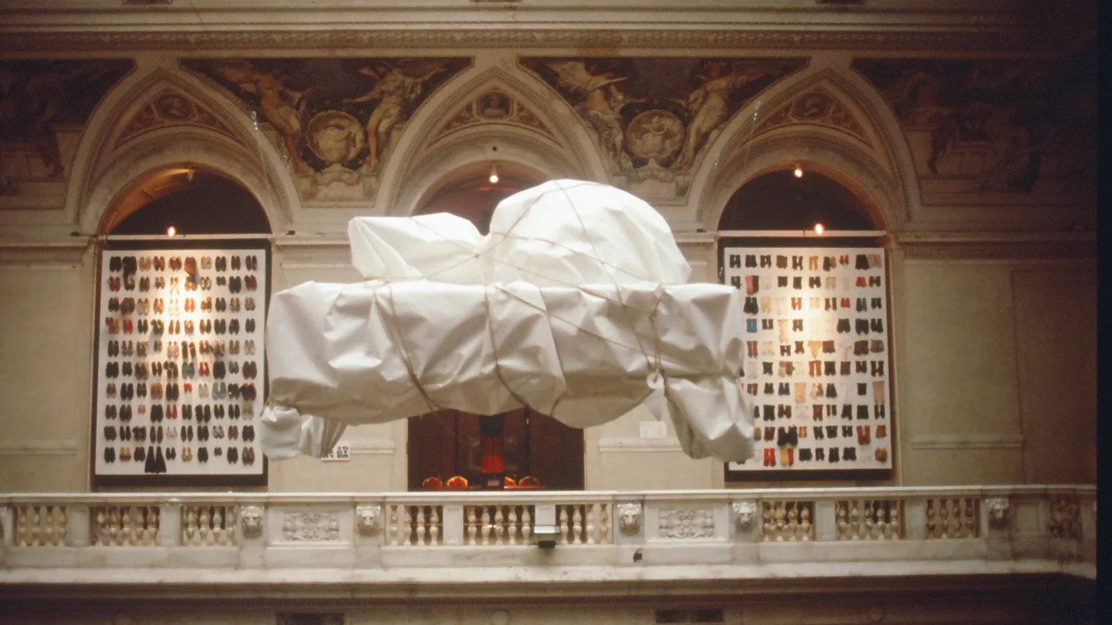 Peter Greenaway: „100 Objects to represent the World“, 1992. Foto: Manu Luksch