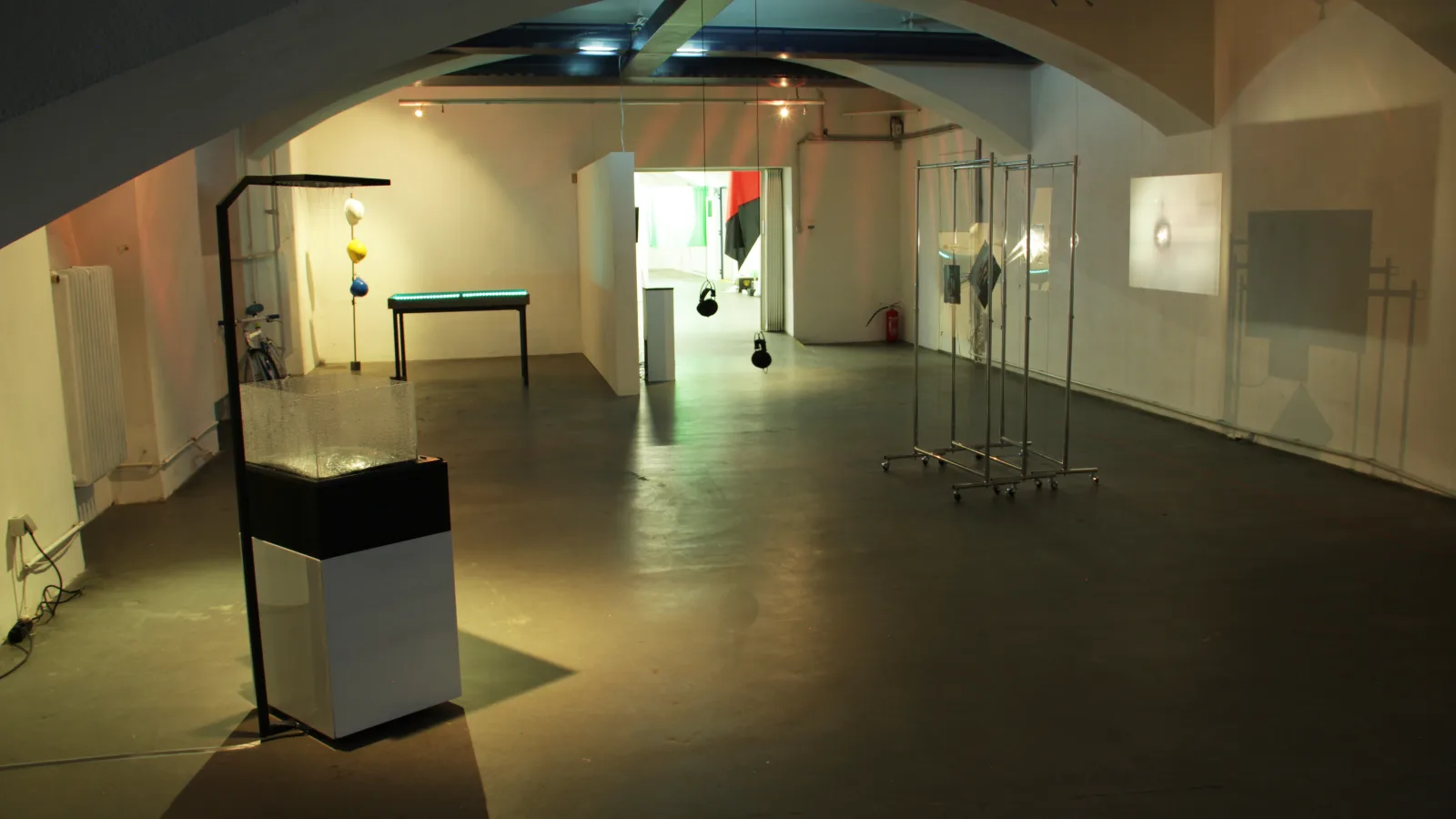 „Circuit Training“, vorne links: „Zero Sum Medium“ von Rafael Lippuner, 2017, Foto: Virgil Widrich