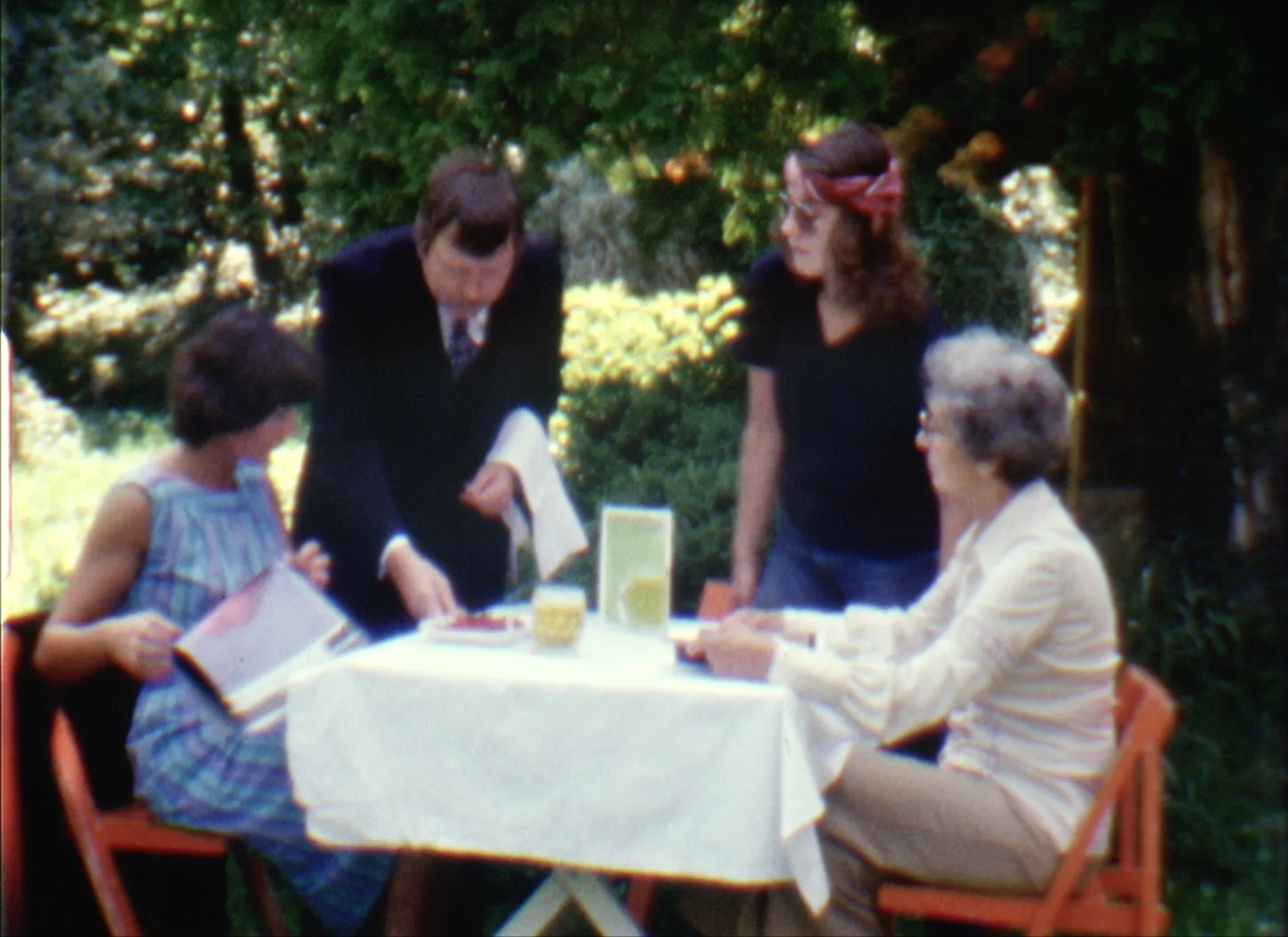 Einzelbild aus „Gebratenes Fleisch“, 1980