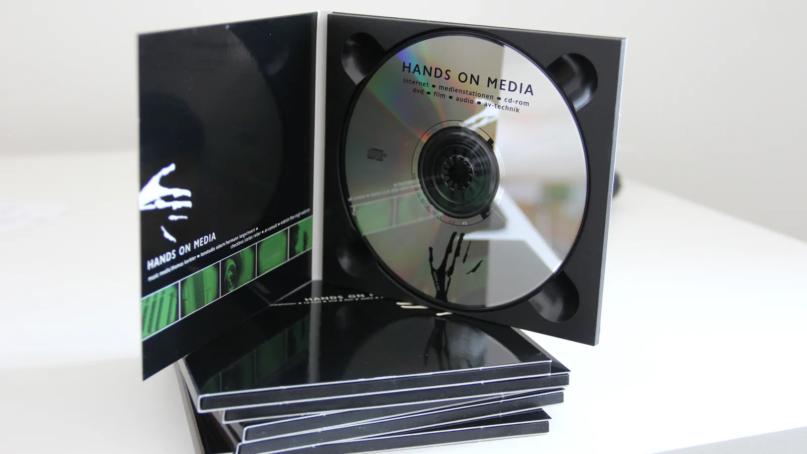 CD-ROM “Hands on Media”, 2000