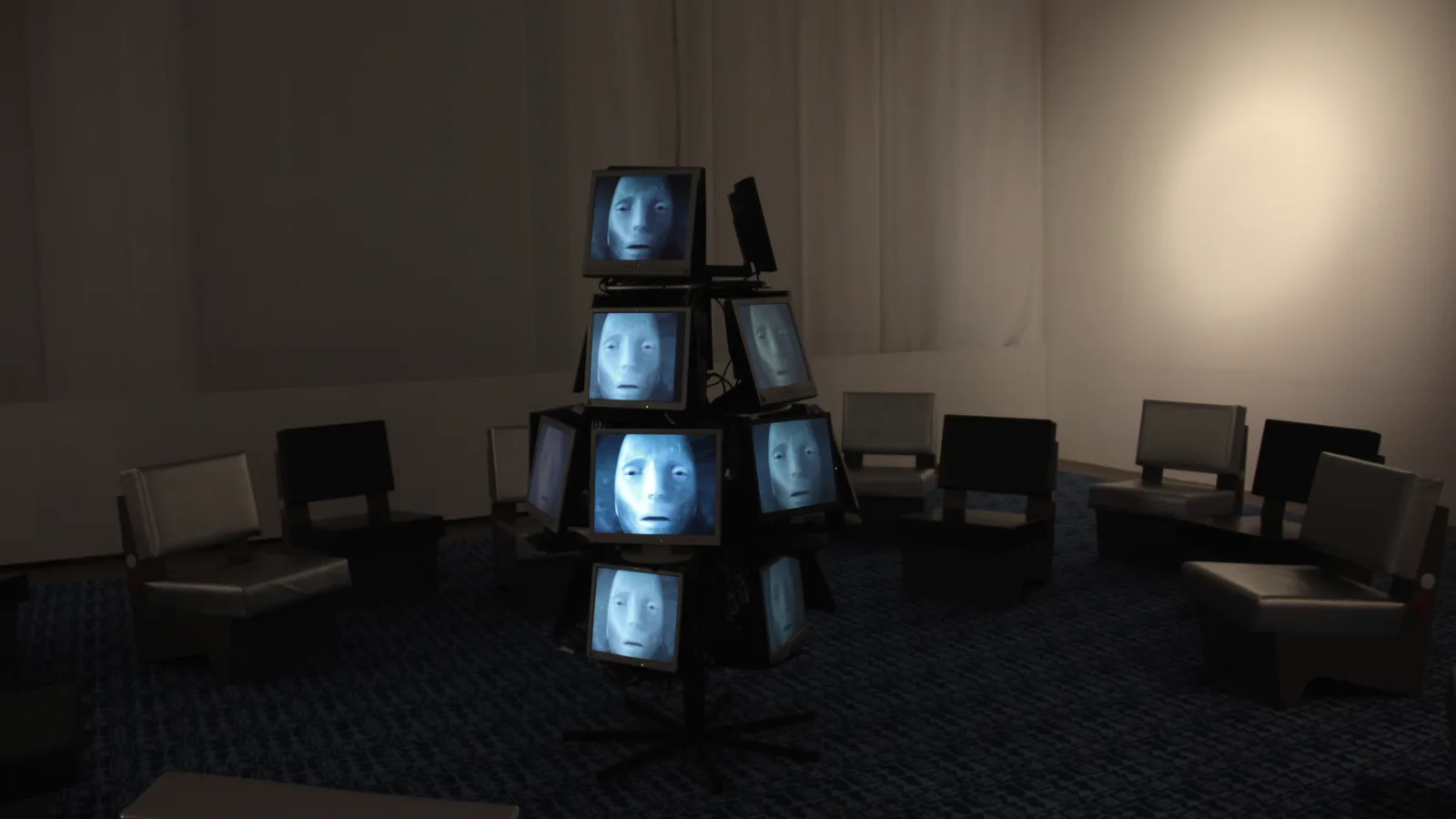 „Installation make/real“ in der Ausstellung „Roboter - Maschine und Mensch?“ im Technischen Museum Wien (14.12.2012 bis 14.07.2013).