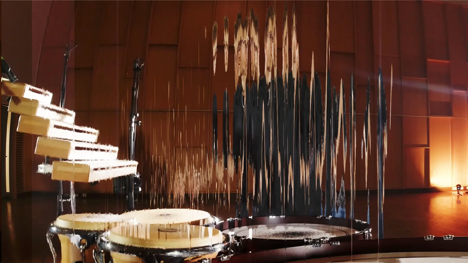 Mikrokonzert: Yannis Xenakis: „Rebons B für fünf Wood-blocks und fünf Felle“, Philharmonisches Staatsorchester Hamburg, Dirigent: Kent Nagano, Visualisierung: Virgil Widrich