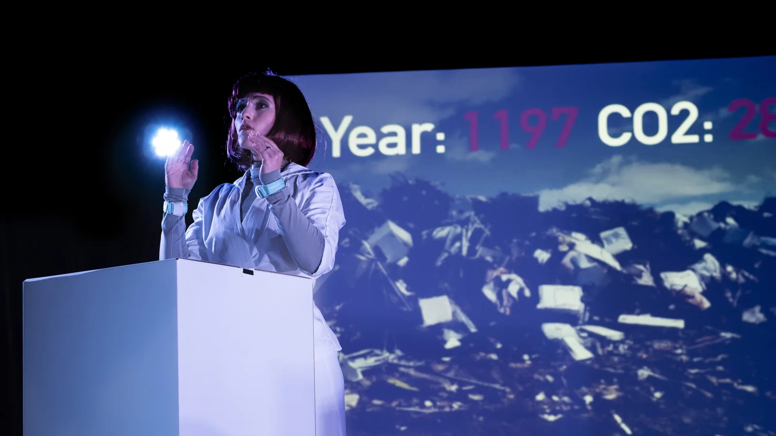 Anna Herbst in „Nova – Imperfecting Perfection“ von Franz Danksagmüller, Dortmund, Juni 2019
