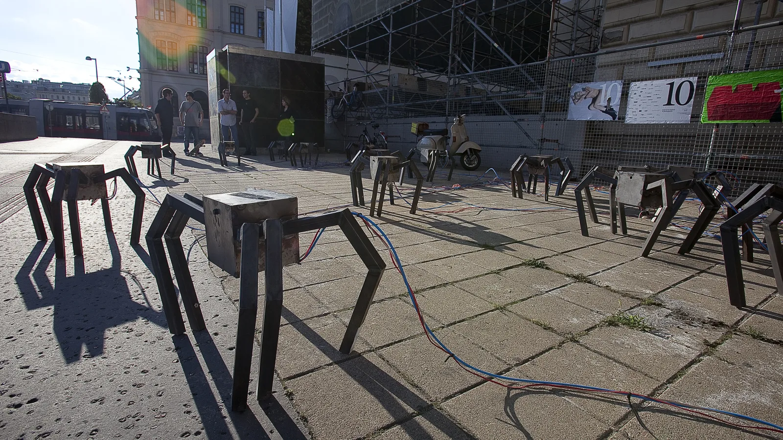 „Hyperaktive Prototypen“ bei der „Essence10“ im Künstlerhaus, Wien. Thomas Frierss: „araneus machinamentum“. Foto: Sue Sellinger