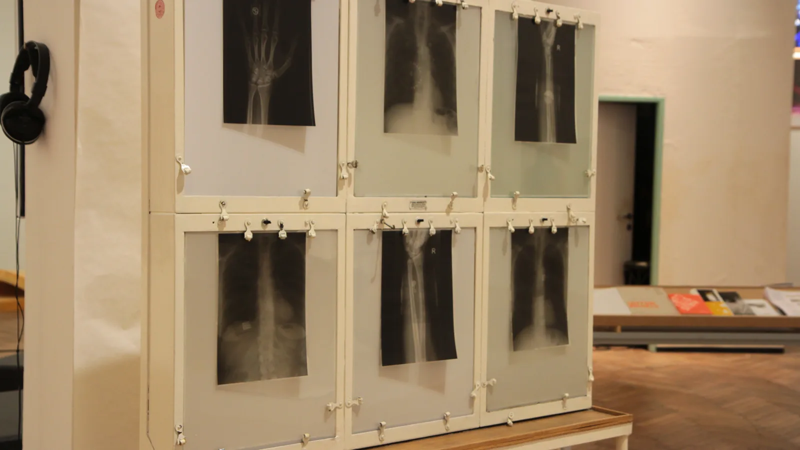 „Essence14“, Anita Peretti: „Artefakte“, 2014. Foto: Solmaz Farhang