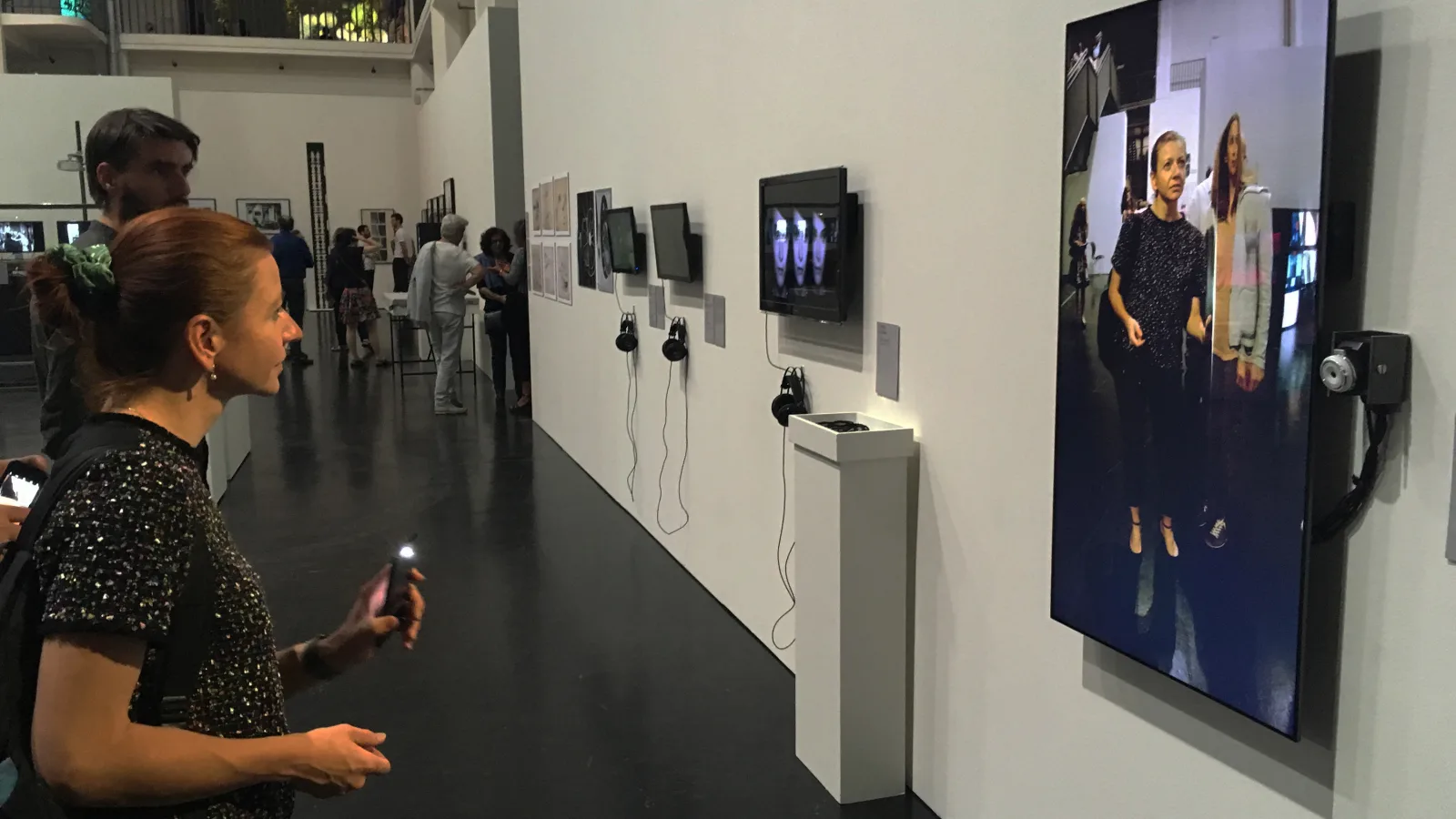 „tx-mirror“, Echtzeitinstallation von Martin Reinhart und Virgil Widrich, ZKM-Karlsruhe, 2018. Foto: Martin Reinhart