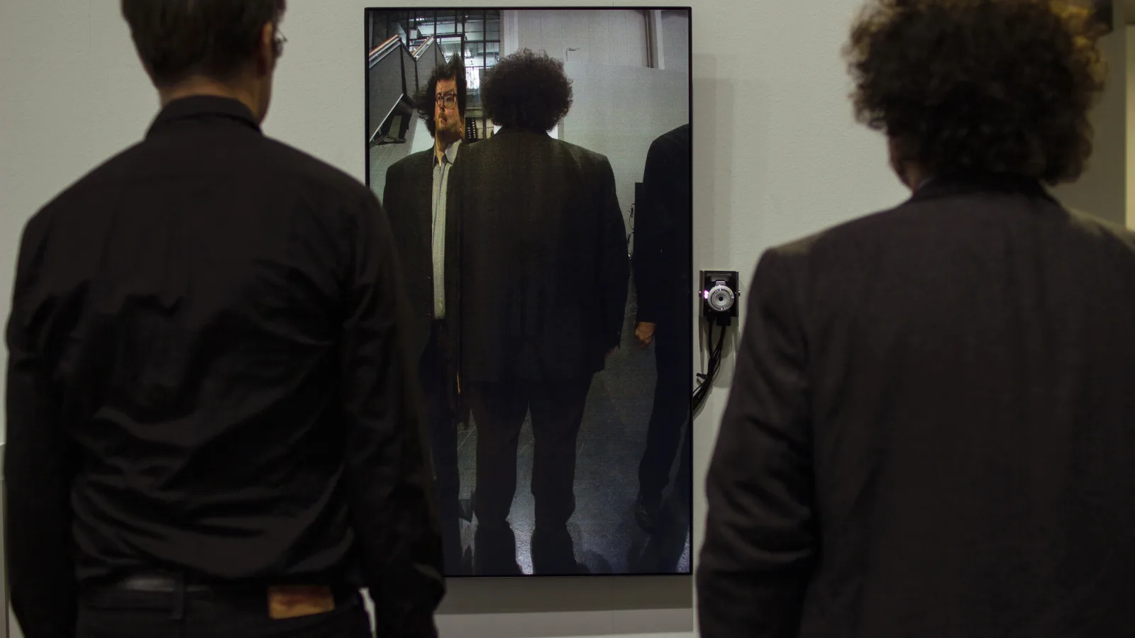 „tx-mirror“, Echtzeitinstallation von Martin Reinhart und Virgil Widrich, ZKM-Karlsruhe, 2018. Foto: Virgil Widrich