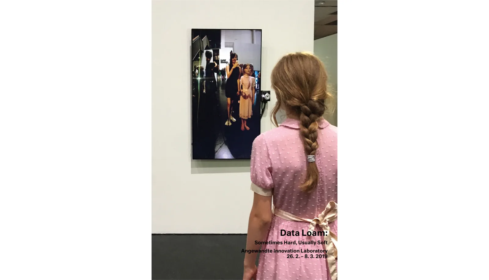 „tx-mirror“ in der Ausstellung „Data Loam“ im AIL - Angewandte Innovation Laboratory, Februar 2019