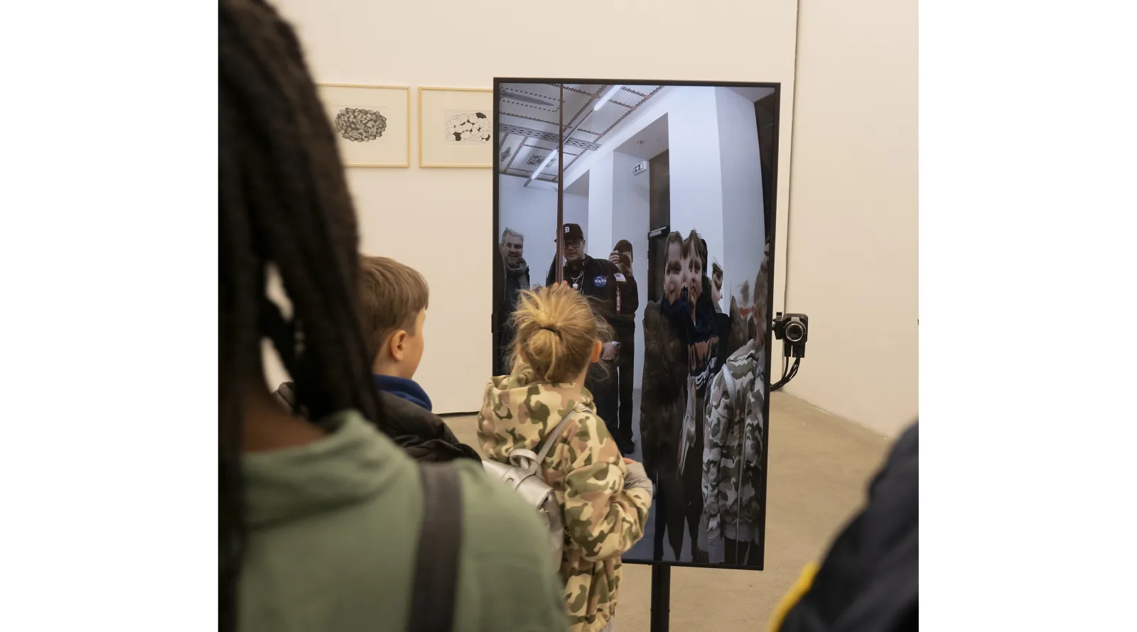 „tx-mirror“ in der Ausstellung „Data Loam“ im AIL - Angewandte Innovation Laboratory, Februar 2019