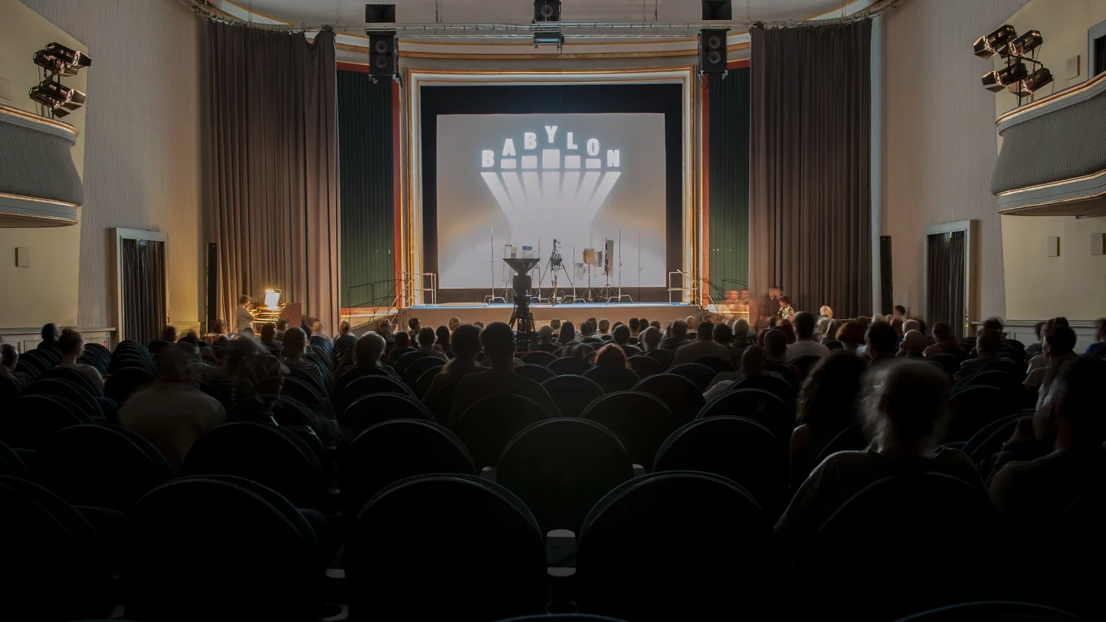Dreharbeiten zu „tx-reverse“ im Kino Babylon Berlin, 12. Juli 2018. Foto: Alexander Grennigloh