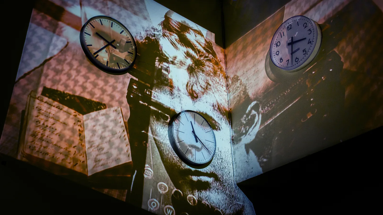 „Reise um mein Zimmer“, Videoinstallation, 2018, Virgil Widrich