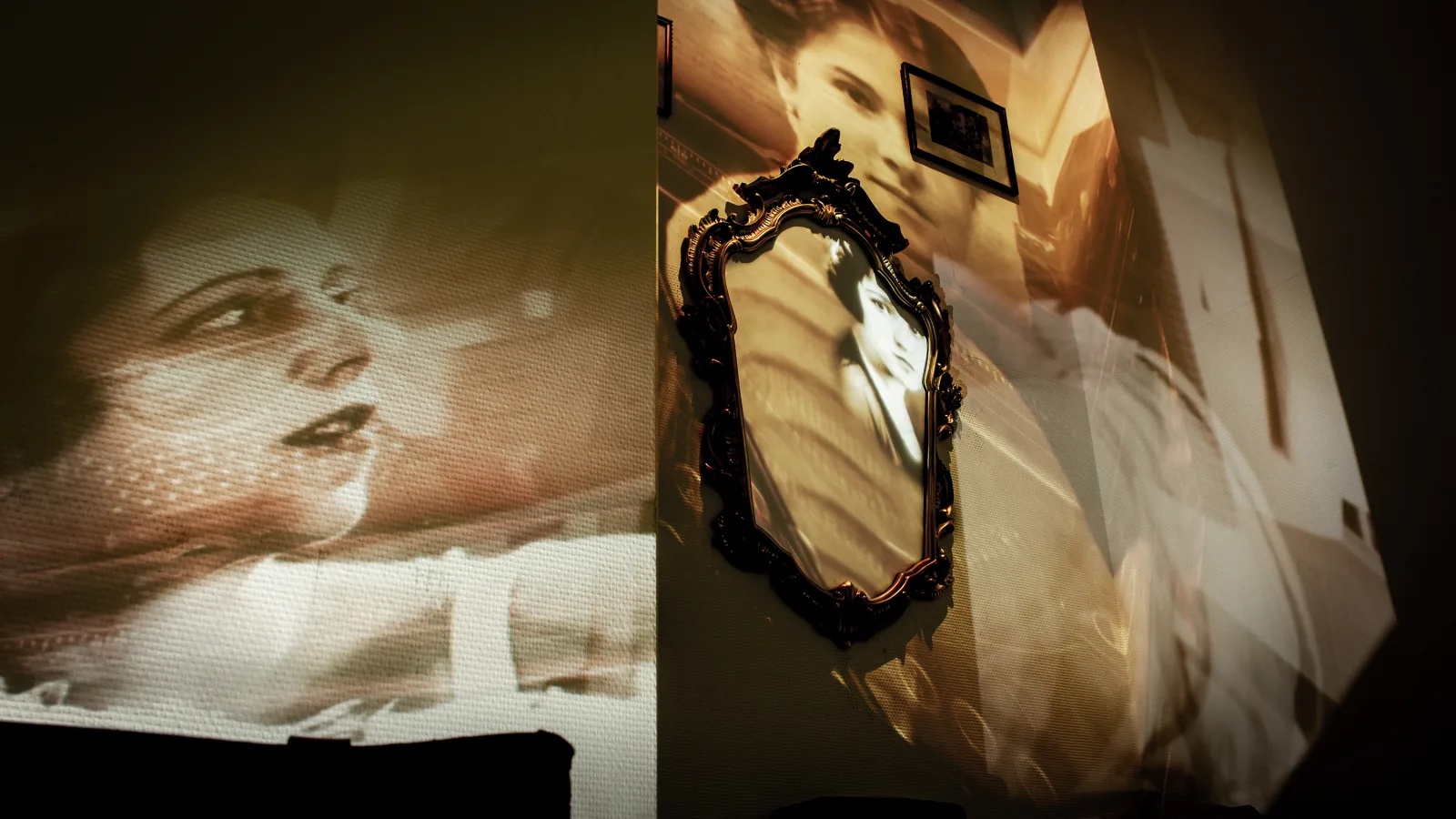 „Reise um mein Zimmer“, Videoinstallation, 2018, Virgil Widrich