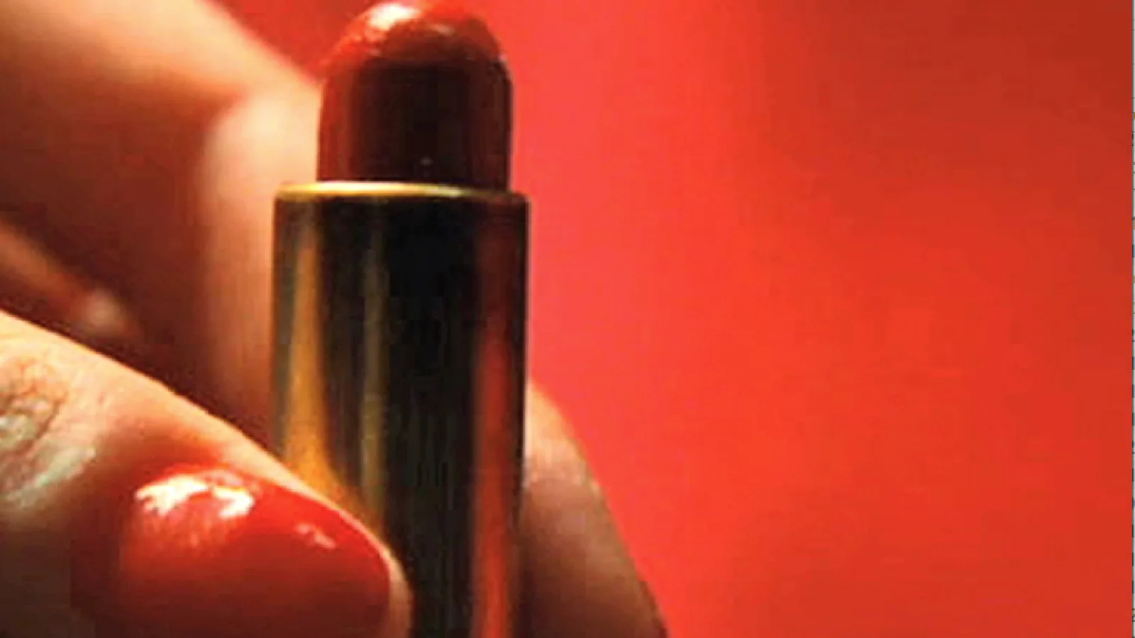 Standbild aus dem Film „warning triangle“, 2011