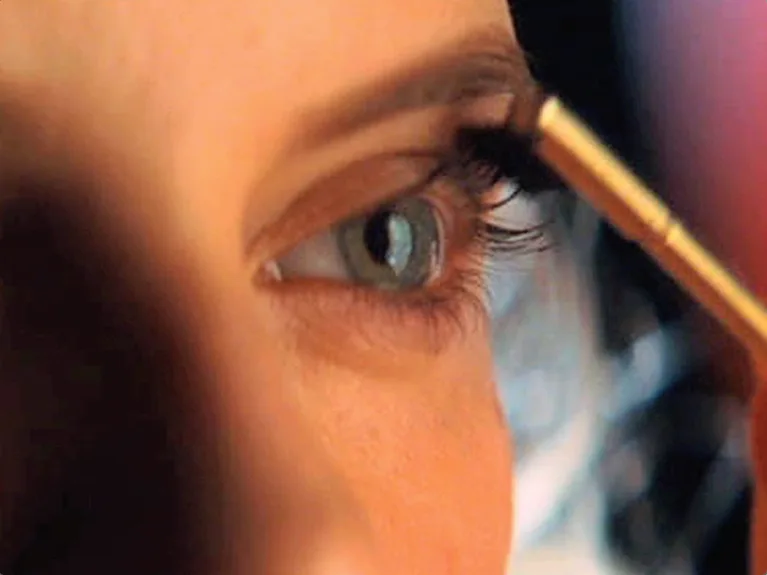 Standbild aus dem Film „warning triangle“, 2011